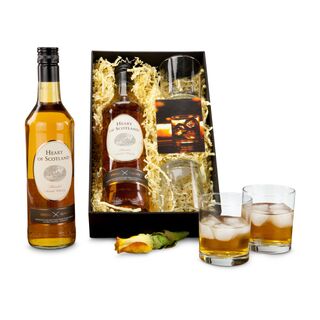 Edler Whisky! 0,7 l Flasche Whisky Heart of Scotland kombiniert mit 2 Whiskygläsern und einem stimmungsvollen Info-Kärtchen.