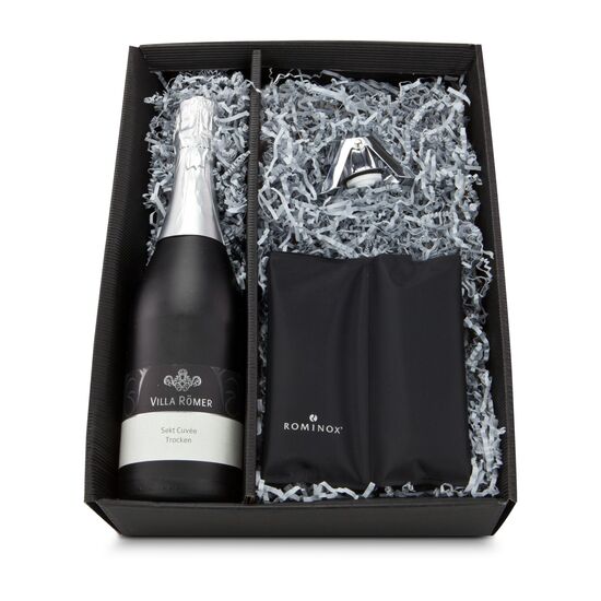 Ein edler Villa Römer Sekt (0,75 l) trocken in schwarz-matter Flasche dazu eine schwarze Kühlmanschette & ein Sektverschluss von ROMINOX®.