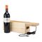 Holzbox aus Fichtenholz ist Verpackung und Schreibtisch-Organizer mit induktiver drahtloser Ladestation in einem. Inkl. Cabernet Sauvignon